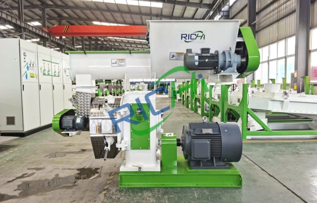 Model 678 manure pellet mill