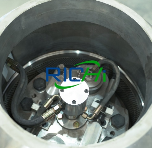 Granulation chamber with uniform stress