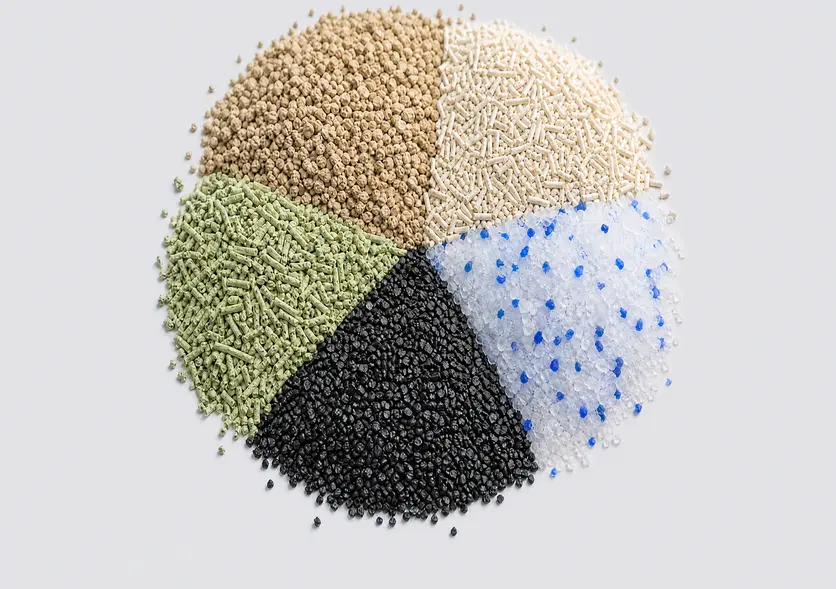 Granule pentru litiera pisicilor în diverse culori
